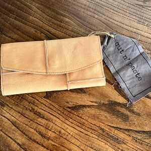 Cut n paste jackson wallet nwt